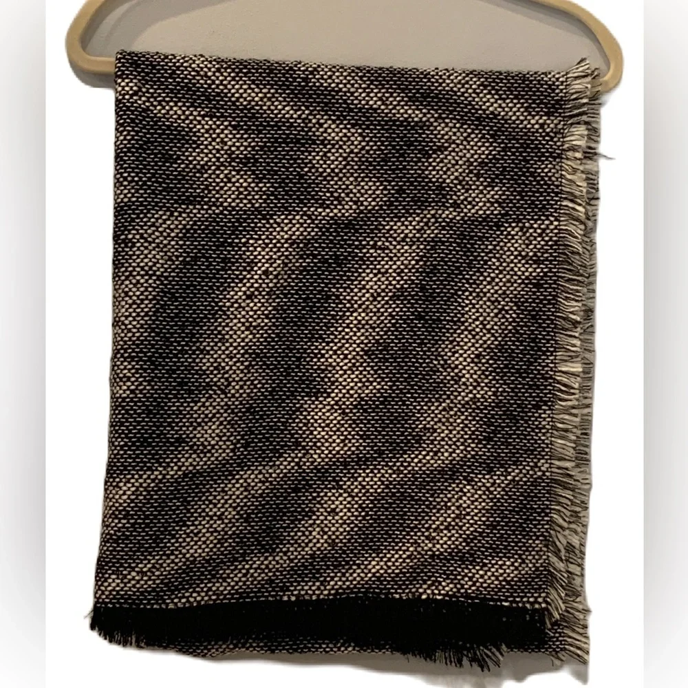Banana Republic Black and White Blanket Scarf